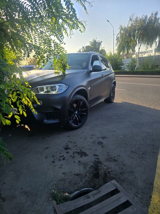 Диск с резинами на BMW