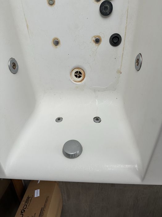 Cada cu hidromasaj, jacuzzi, vana