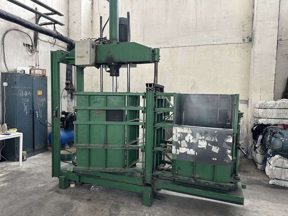 Преса/Балировачка за дрехи