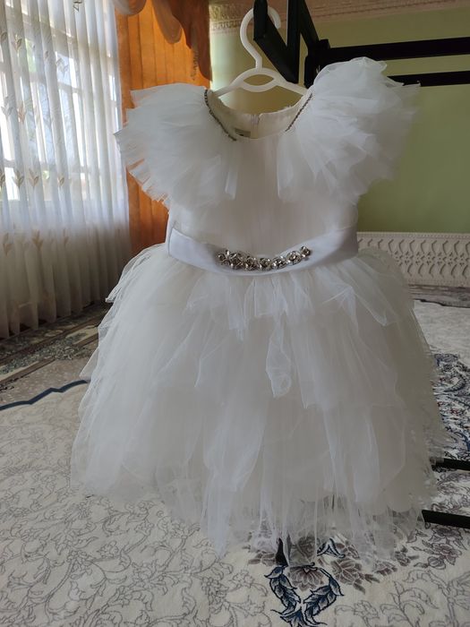 Две платье новое размер: 1годик и 4лет