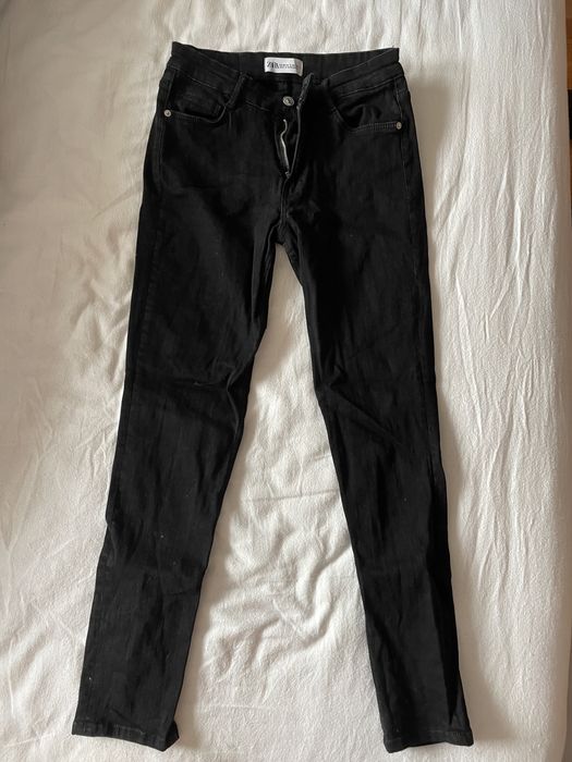 Тесни дънки Stradivarius, Bershka, Zara