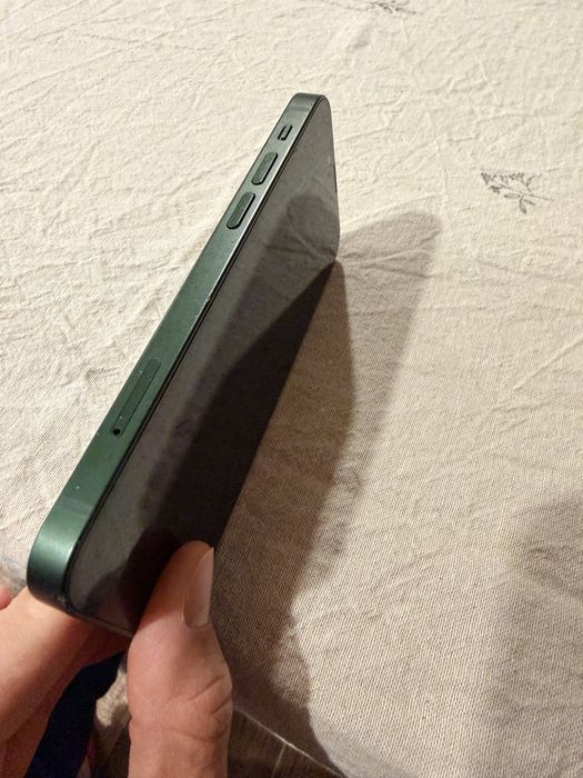 Продавам много запазен Iphone 13 Mini 128 GB