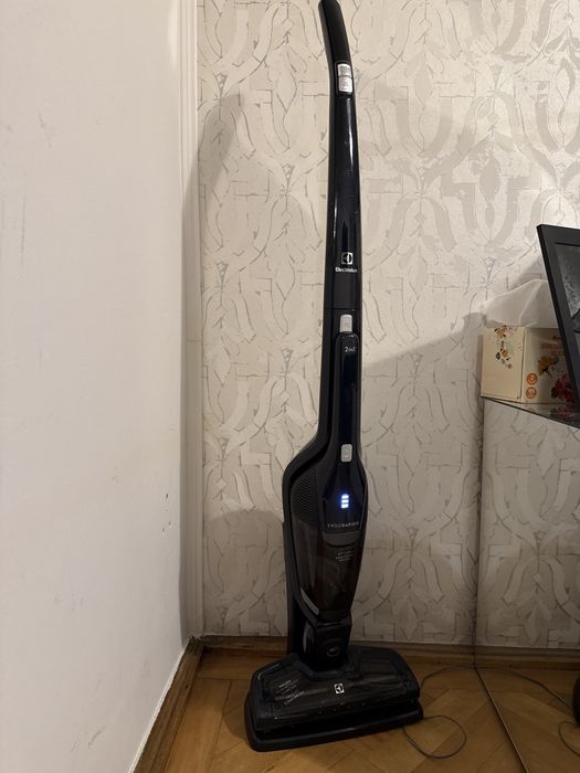 Aspirator electrolux vertical fara baterie