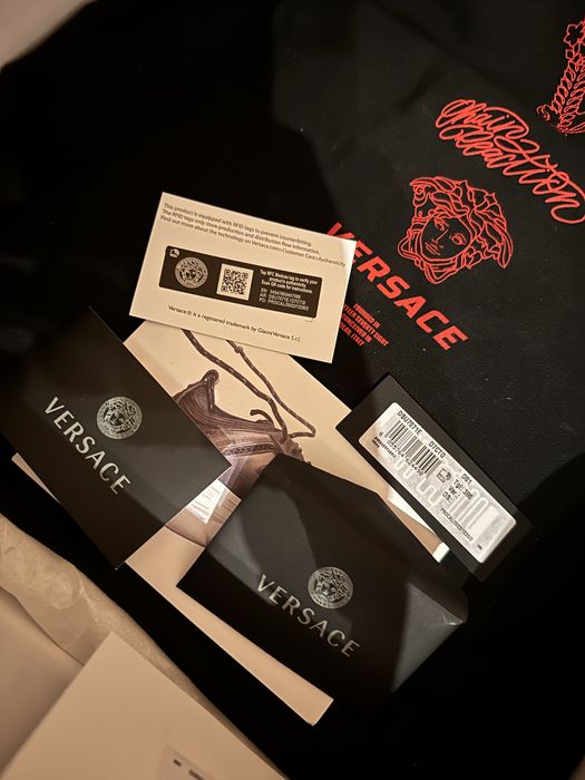 Versace Chain Reaction