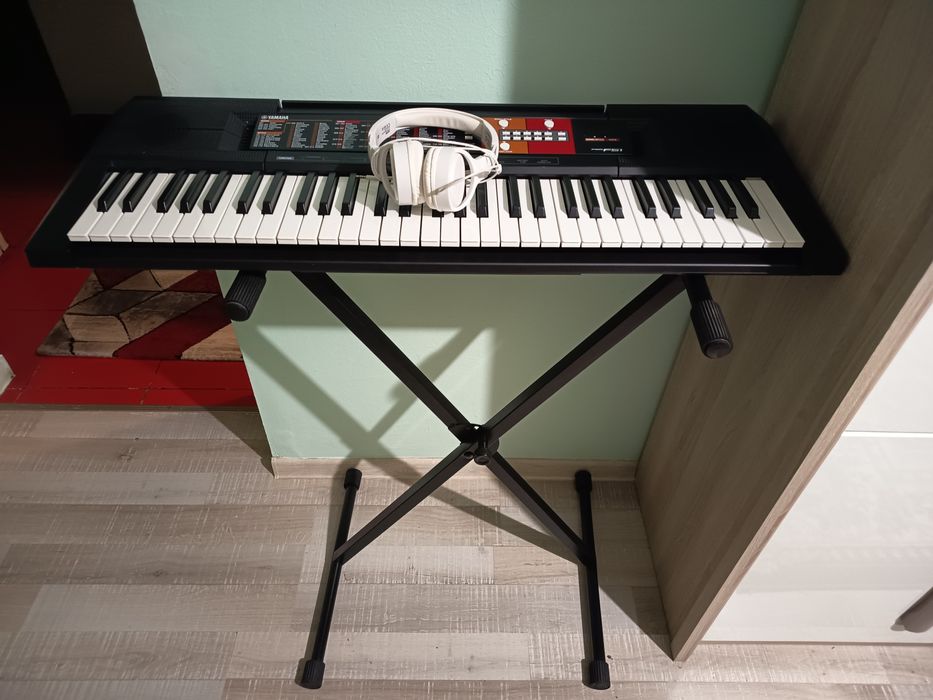 Orga Yamaha  PSR FP1 -600 RON