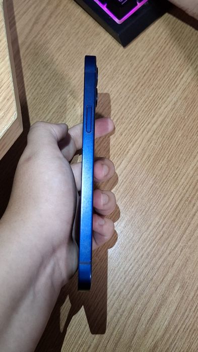 Iphone 12 albastru