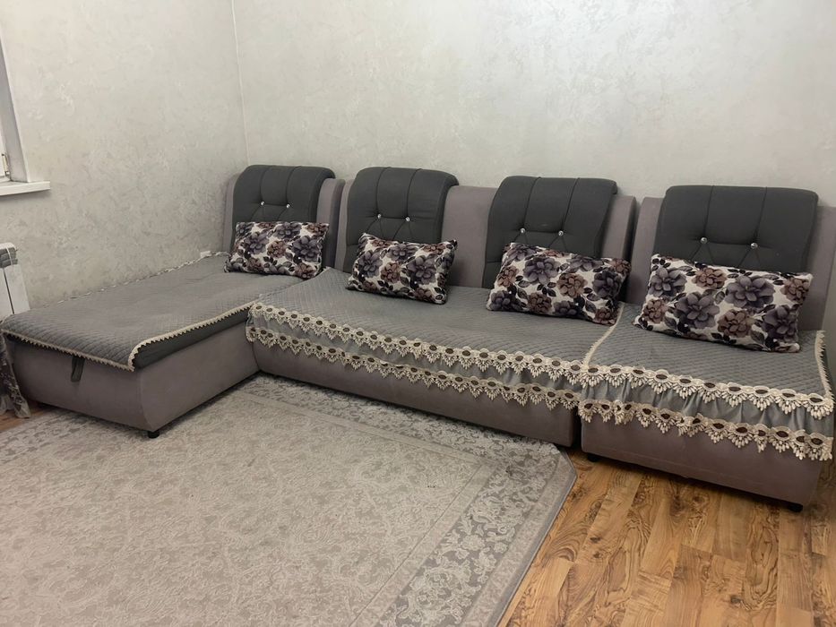 Диван для гостивой