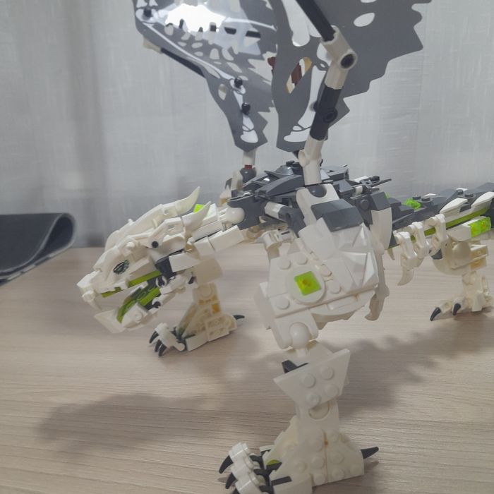 Продам дракона лего