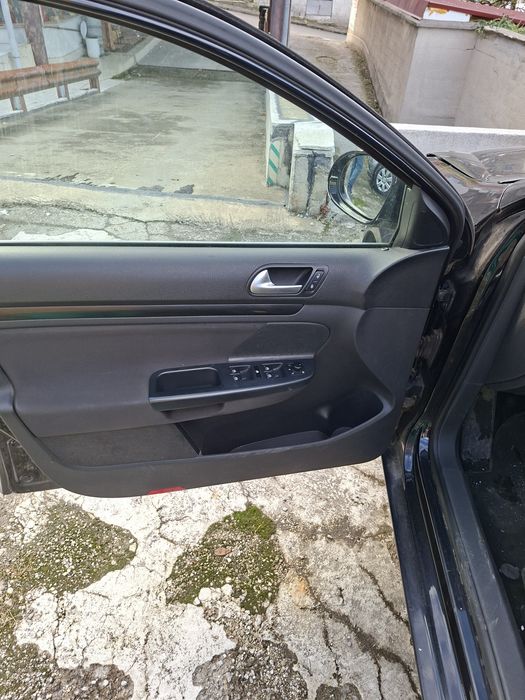 Volkswagen Golf 2011 година