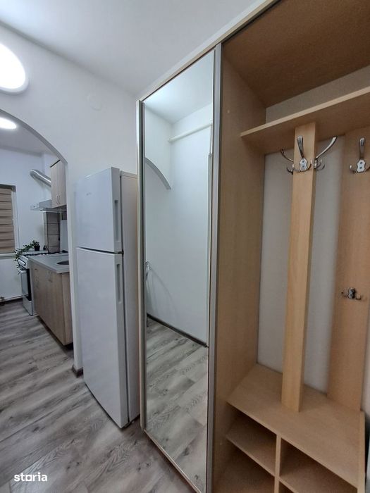 Vând garsoniera Mioveni parter, Maxi-Taxi ,pretabil spatiu