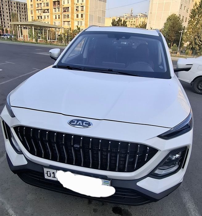 7 o'rindiqli (7 kishilik) JAC JS 8 avtomashinasi sotiladi