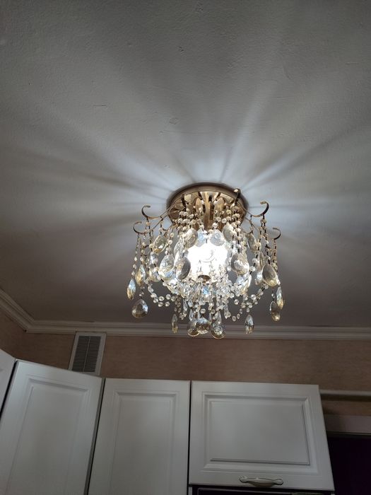 Для спальни люстра