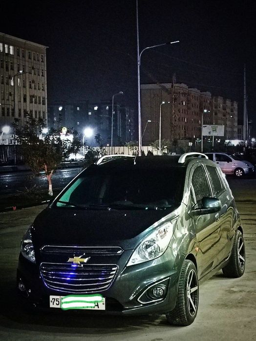 Spark. Mokriy asfalt.