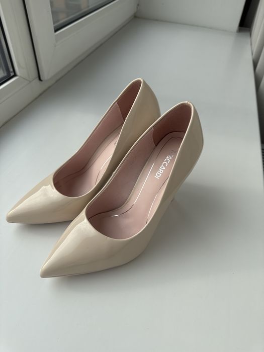 Туфли каблуки бежевые 36р