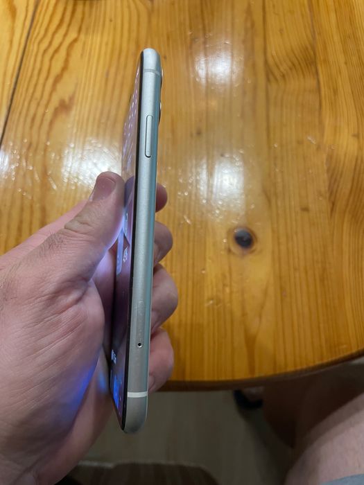 iPhone 11 64GB Бял