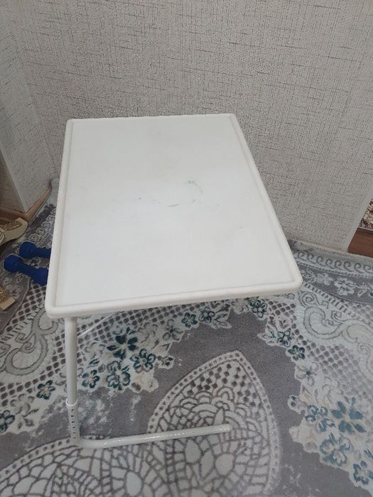 Продается столик детский пластиковый