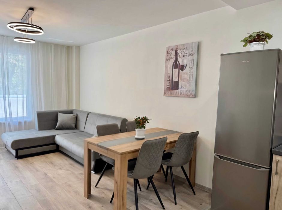 Продава се Тристаен апартамент в Бургас, Възраждане - 65 кв.м за 2431 €/кв.м - Снимка #2