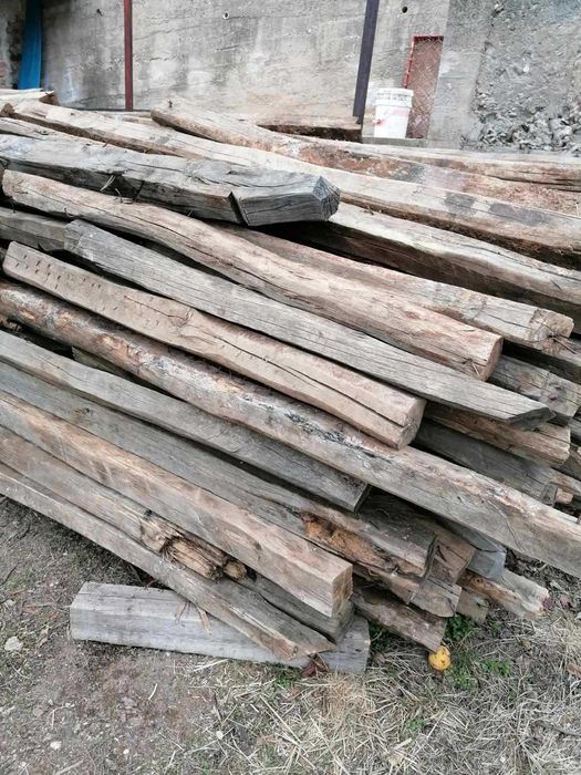Стари дървени греди