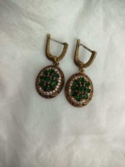 Бежутерия большой кулон под золото.