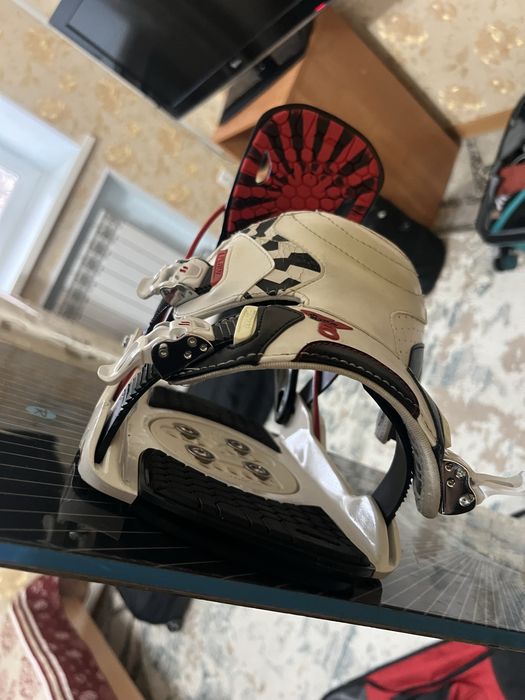 Сноуборд Rossingol с креплениями Flow и чехол Volki