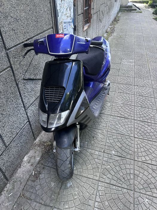 Скутер Aprilia Sr 50