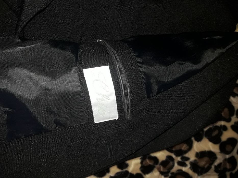Vand costum barbatesc marimea 54 negru