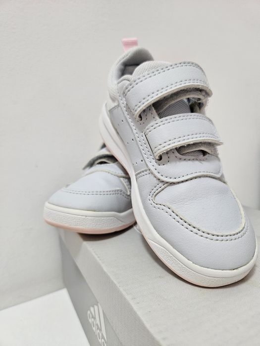 Adidasi Adidas nr 25 cu arici