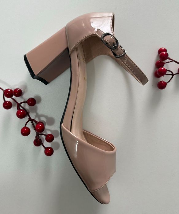 Продаю босоножки 39 размер