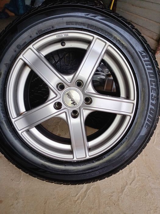 Vând jante R17  plus cauciucuri