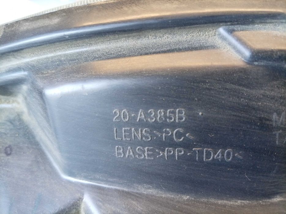 Десен фар Volkswagen Polo 2005