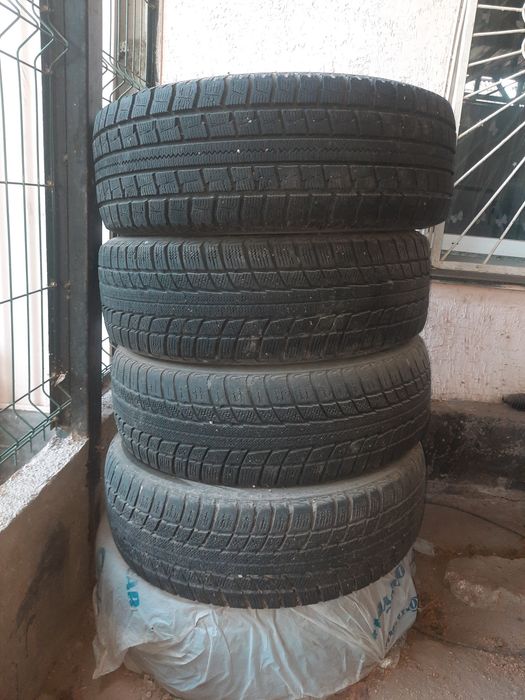 Продам комплект зимних шин