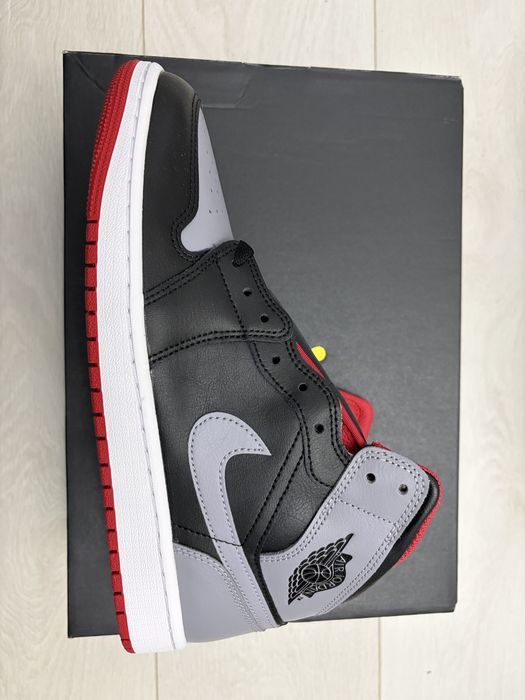 Vand adidasi AIR Jordan 1 Mid, originali, noi la cutie
