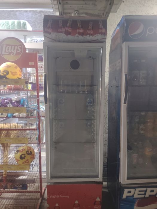 Muzlatgichlar ( Vitrinalar ) sotiladi !