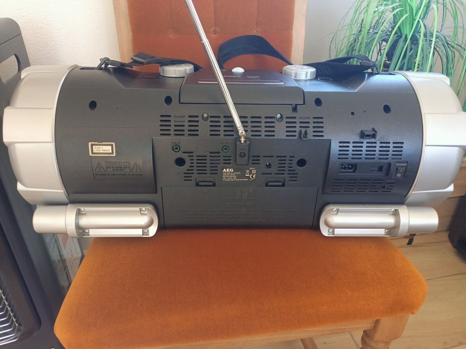 Radio casetofon AEG