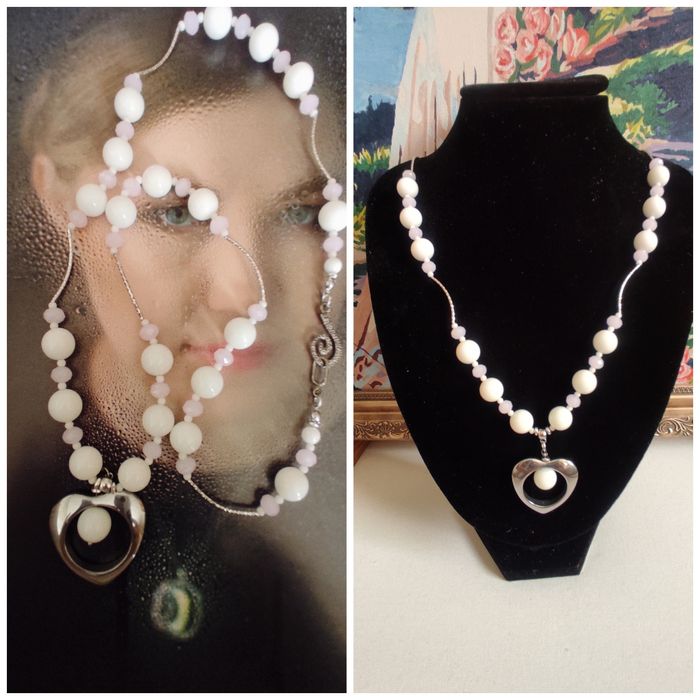 Колье с кулоном сердце.