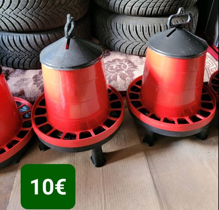 Предлагам хранилки, поилки и др.