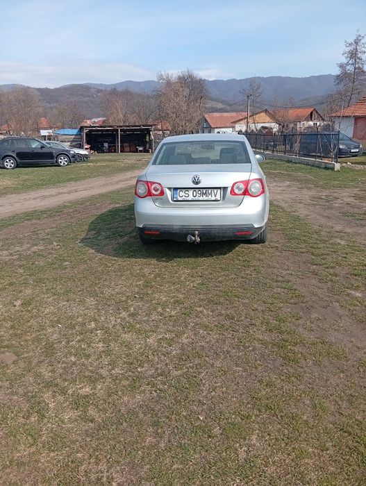Vând WV Jetta în stare perfectă de funcționare