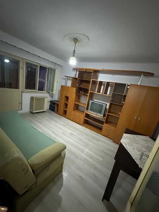 Închiriez garsoniera