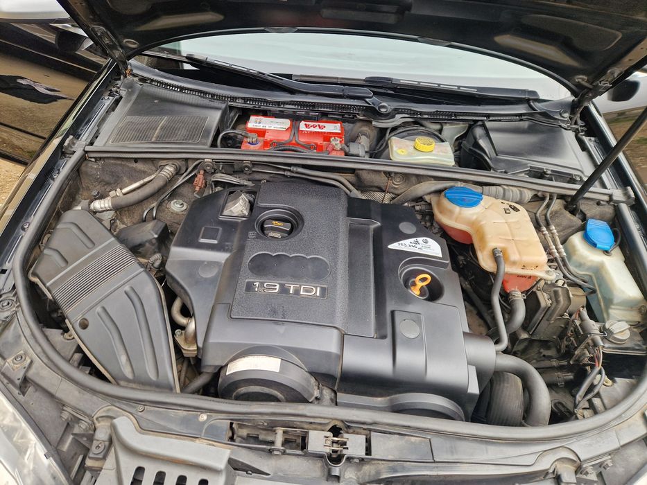 Vand Audi a4 b7 motor 1.9 116 cai pret 3500 euro neg