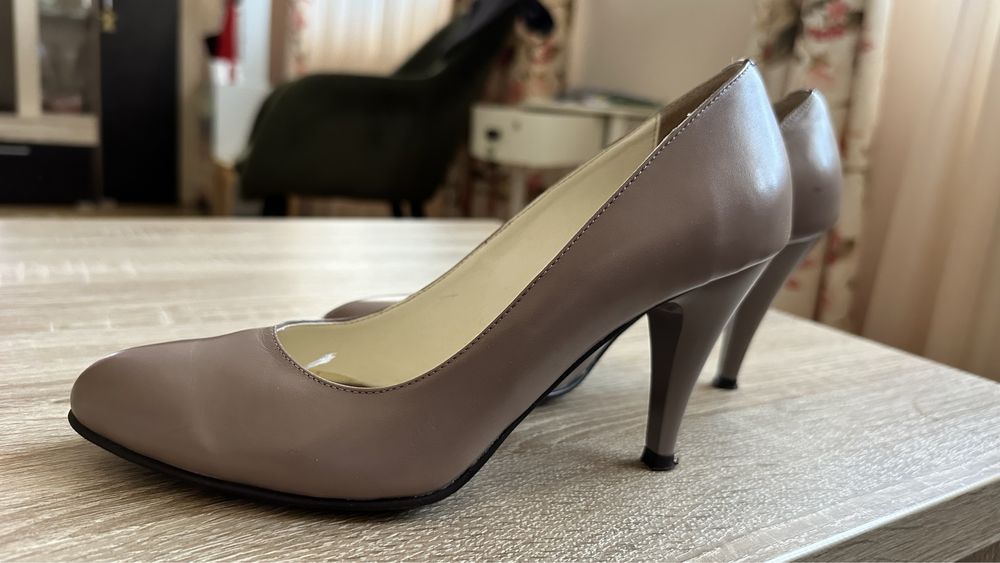 Pantofi piele naturala marimea 37