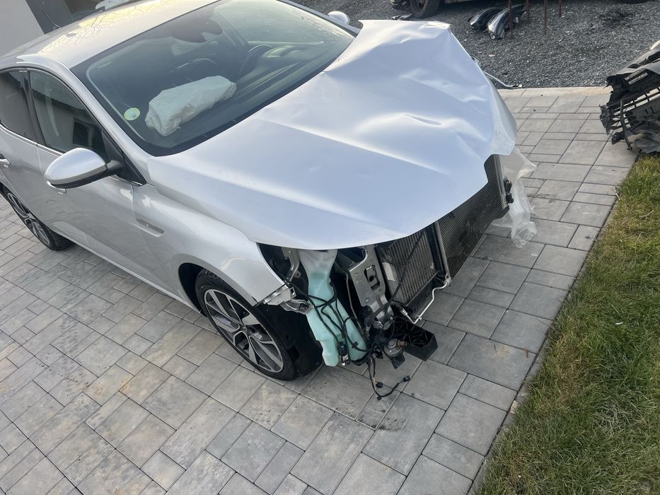 Renault megane 4 1.5dci automat usor avariat