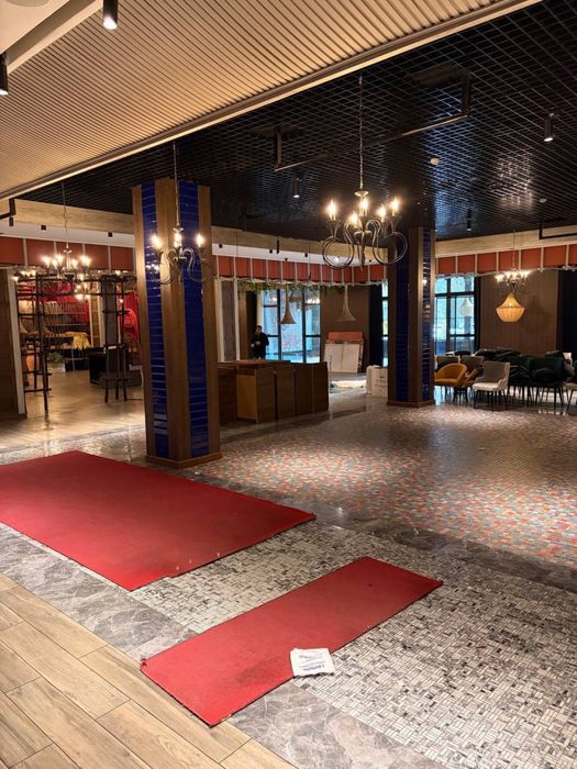 Аренда под офис или ресторан или под любой бизнес Центр Сквер