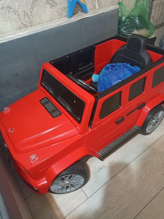 Продам машину детскую