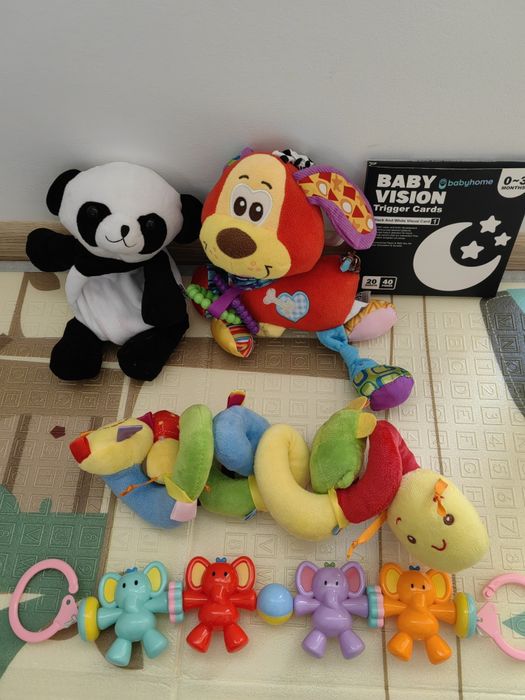 Бебешки играчки 0-3 месеца