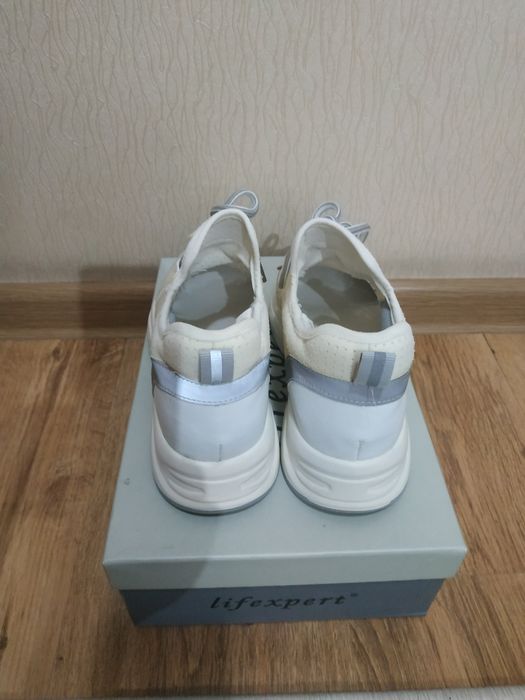 Кроссовки жен 36 размер