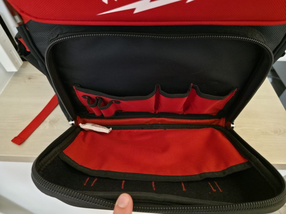 Rucsac Milwaukee premium, pentru electricieni, cu suport intarit 4932464833