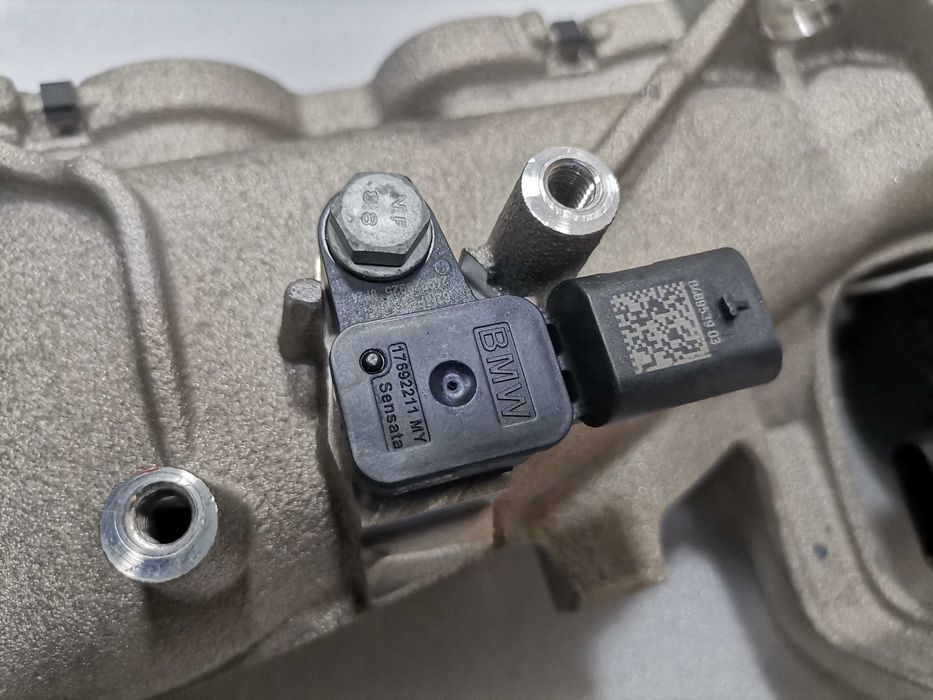 Всмукателен колектор Клапа BMW 9888472 X5 G05 G06 X7 G07 5 G60 7 G70