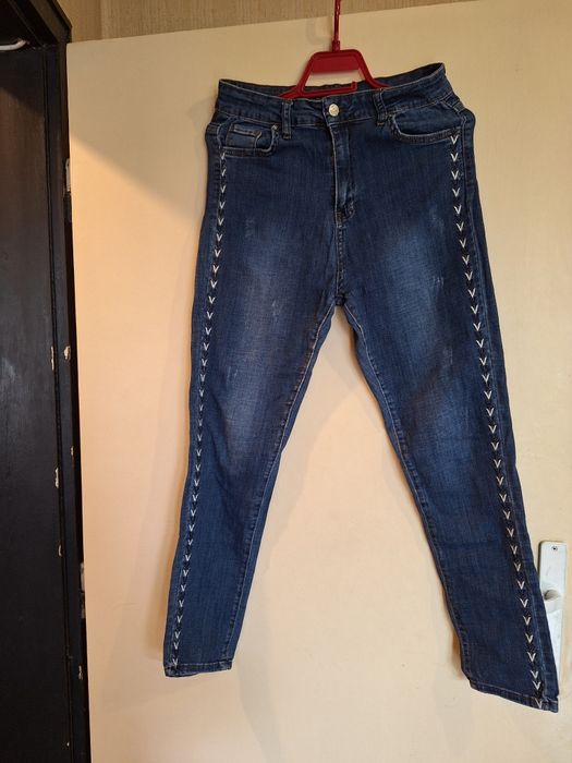 Дамски дънки и панталони