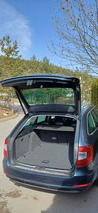 Skoda Superb Combi 4x4  ГАРАЖНА