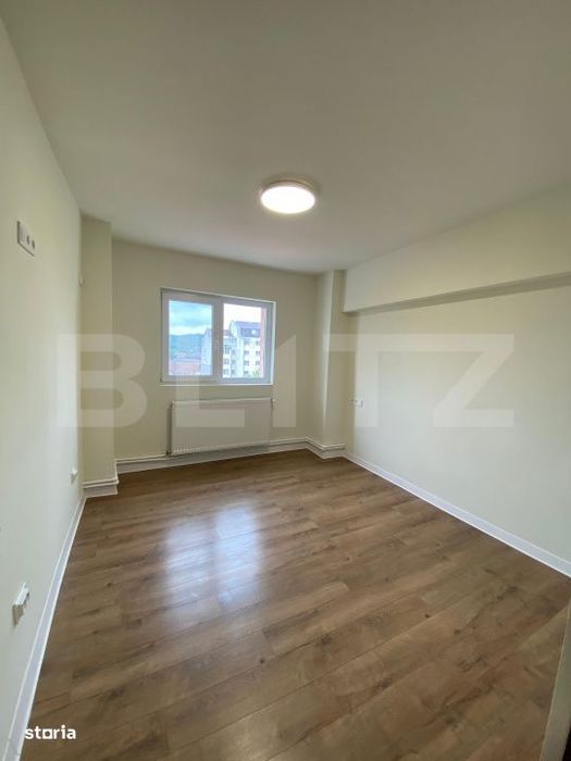 Apartament 4 camere, complet renovat – 2 bai, 2 balcoane, lift, zona
